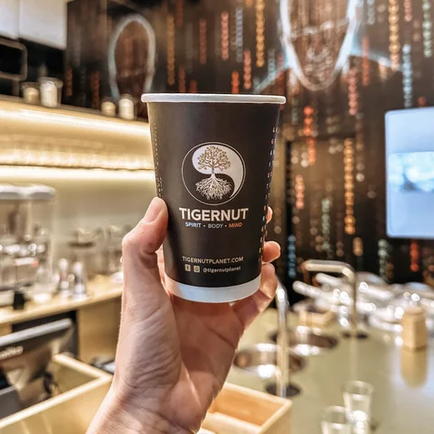 Tigernut planet | reference - kelímky s potiskem | takeawaycup.cz